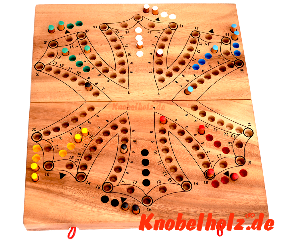 Tock Tock Spiel XL aus Holz für 6 Spieler ist ein Unterhaltungsspiel mit Karten in den Maßen 25,8 x 25,8 x 2,5 cm Tock Saman