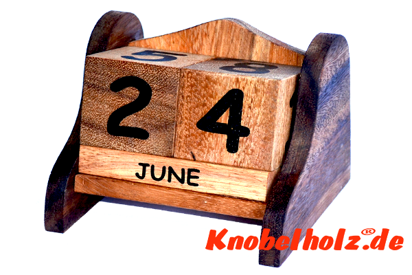 Holzkalender mit Holzwürfeln medium Kalender aus Holz mit den Maßen 11,7 x 10,3 x 9,8 cm samanea wooden brain teaser