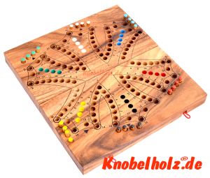 Tock Tock Knobelholz Brettspiel, Holzspiel für 6 Spieler ist ein Unterhaltungsspiel mit Karten in den Maßen 25,8 x 25,8 x 2,5 cm Tock Samanea Klappspiel