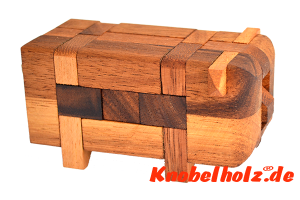 Pig Puzzle das Schweinchen Puzzle aus Holz mit den Maßen 11,0 x 6,8 x 6,0 cm samanea wooden brain teaser