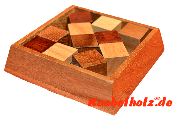 Snake in Box Holzpuzzle in Holzbox mit den Maßen 12,2 x 12,0 x 2,4 cm samanea wooden brain teaser 
